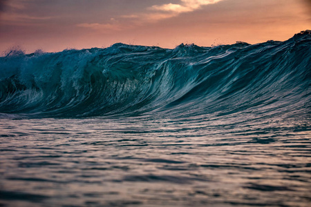 海浪。粗糙海面水