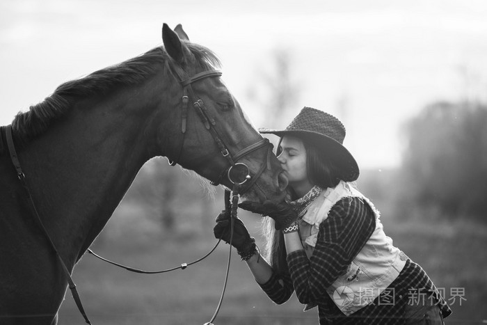 女孩和马