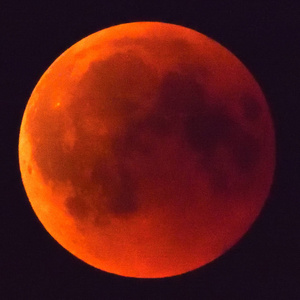 血月2018.本世纪最长的月蚀发生7月27日照片