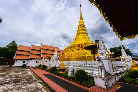 金色宝塔包括泰国人的信仰