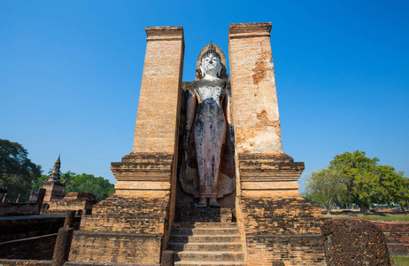 在素可泰历史公园在素可泰，泰国玛哈泰寺古佛雕像