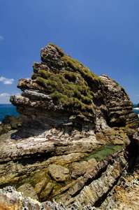 惊人的海景的日间岛和它独特的岩石结构