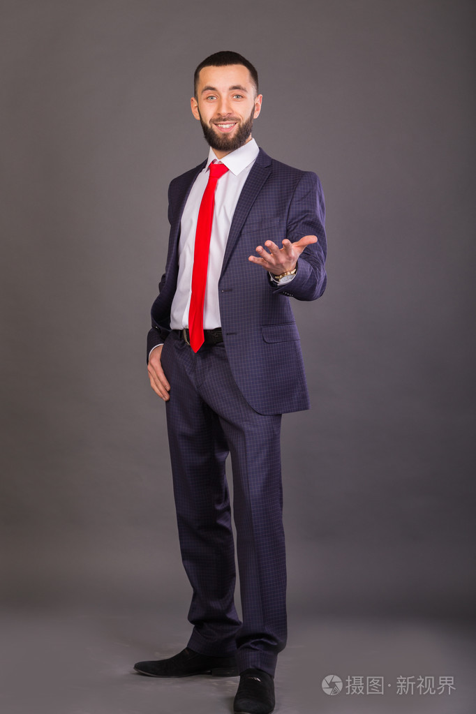 一个成功的男人,在一套西装