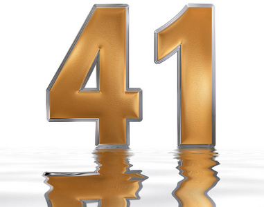 数词 41,四十一个反映在水面上,隔离数字四十八紫色颜色在蓝色的背景.