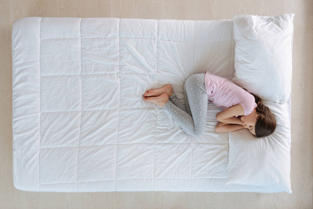 好可爱的女孩,睡午觉照片