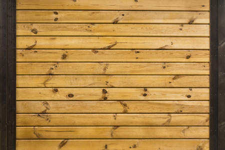 水平木板的质地, 带有水滴的黄色木板墙, 抽象背景