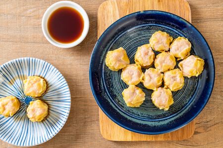 中国虾仁蒸水饺