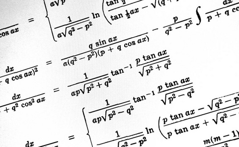 白色背景上的大量数学公式