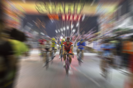 模糊骑自行车亚锦赛赛程为背景
