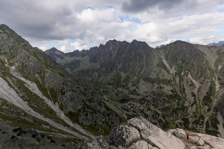 徒步旅行在 Tatra 国家公园斯洛伐克, 波兰。Landscpes 和全景与山范围