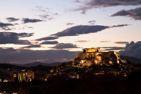 雅典, 希腊在黄昏照亮雅典卫城