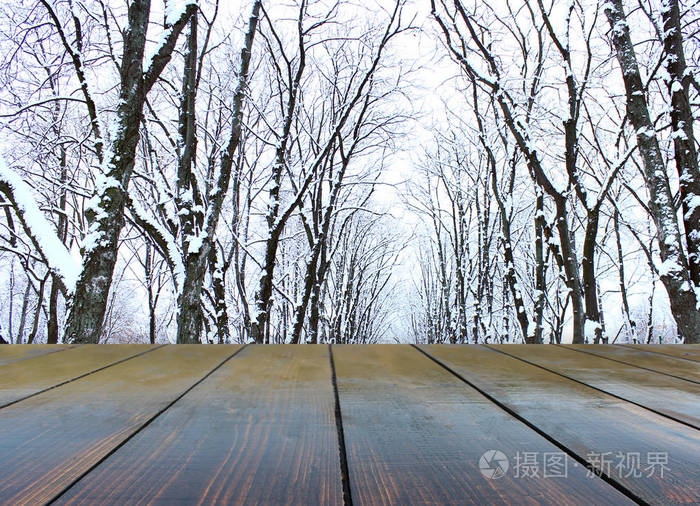 木板与冬季景观