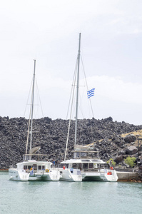 Greec 圣托里尼附近 Kameni 岛 Ccatamarans 港