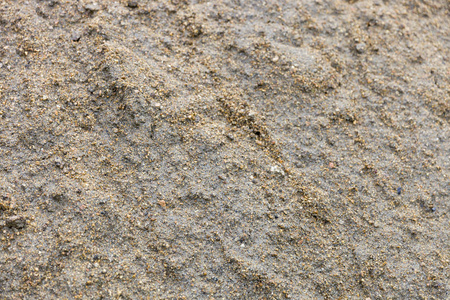 海滩上形成波纹的沙子