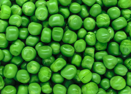 清新的绿色豌豆背景表面清晰锐利的特写图