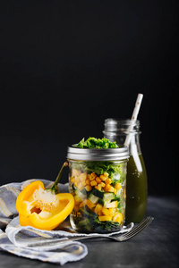 健康自制 Jar 沙拉蔬菜健康的食物，饮食 排毒