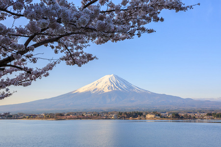 富士山在清晨湖河口湖