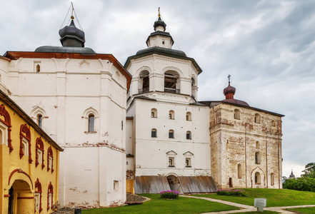 教堂和钟楼在 KirilloBelozersky 修道院, 俄国