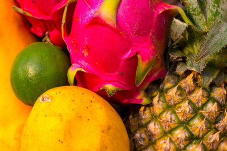 一套多彩成熟的热带水果背景
