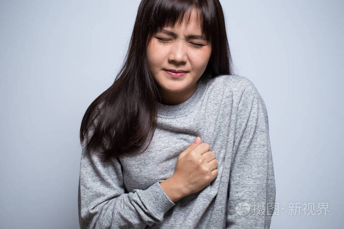 女人都有胸部疼痛