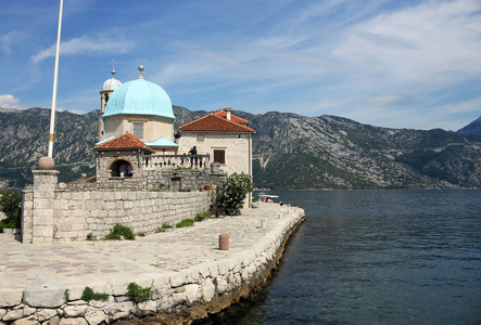 我们的夫人 Perast 湾 Kotor 黑山的岩石