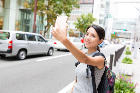 Selife 以移动电话的女人