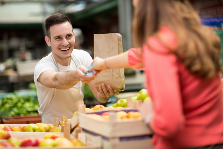 拿的钱出来图片