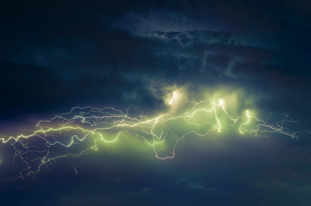 雷霆风暴图片-雷霆风暴素材-雷霆风暴插画-摄图新视界