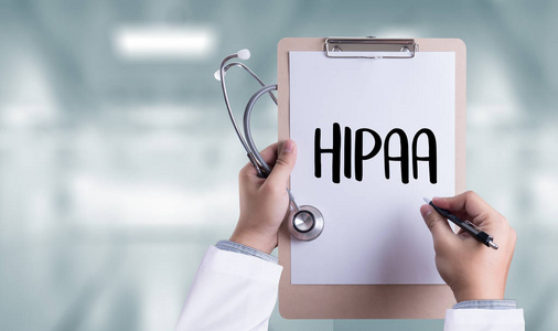 Hipaa 专业医生使用计算机和医疗设备