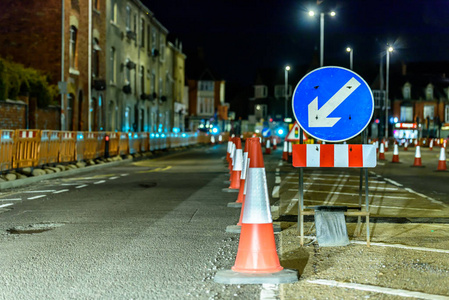 英国道路服务道路锥和标志图片