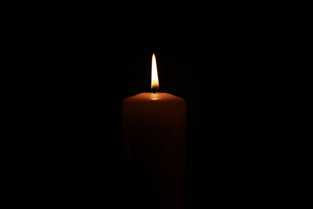 蜡烛光隔离黑色图片