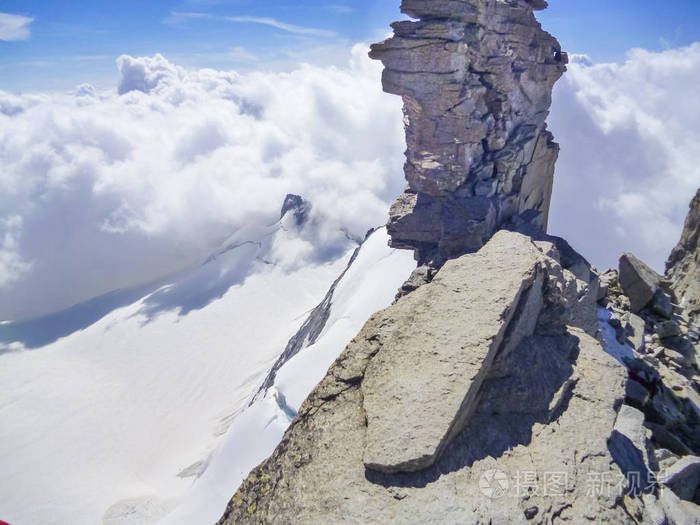 高山鸟瞰云, 天空和山顶徒步旅行到勃朗峰在法国阿尔卑斯山