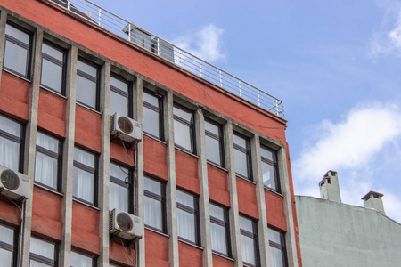 透视多层建筑橙色的门面在安卡拉在区域的中部地区。影楼在土耳其接受了