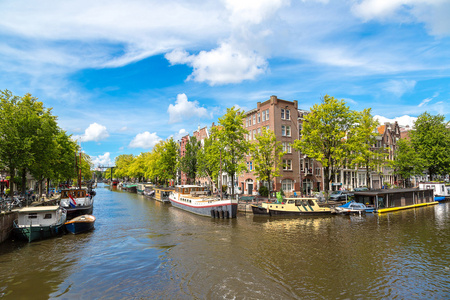 阿姆斯特丹的运河和小船，荷兰