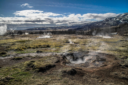 Geysir destrict 在冰岛。Strokkur 间歇泉爆发在 Haukadalur 地热区, 部分的黄金循环路线, 在