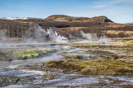 Geysir destrict 在冰岛。Strokkur 间歇泉爆发在 Haukadalur 地热区, 部分的黄金循环路线, 在