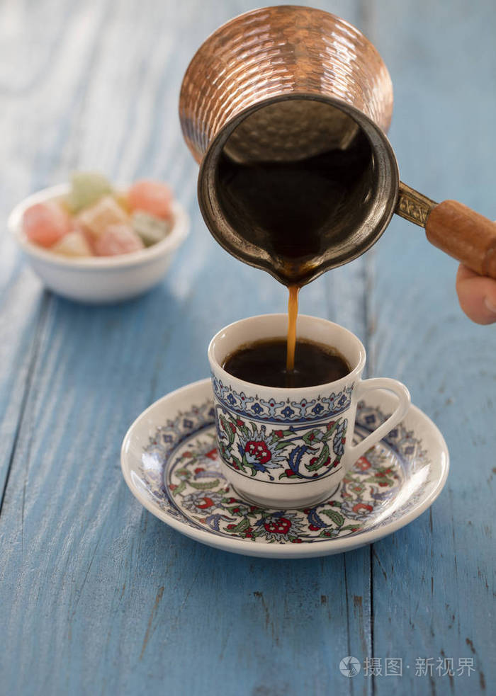 土耳其咖啡和土耳其美食在木背地上