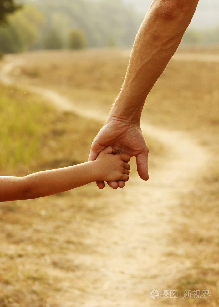 父母和孩子的手