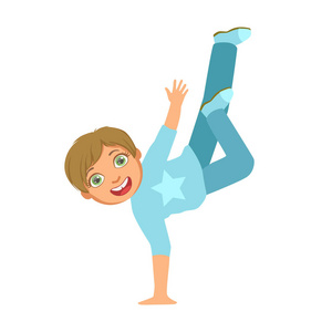 穿蓝色衣服跳舞霹雳舞上台表演,与音乐艺术人才的学校展示参与者男孩