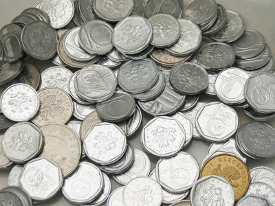 捷克克朗 10 至 20 分硬币，现在回笼 与几个前欧元奥地利先令