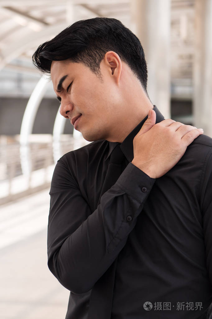 颈部肌肉疼痛或僵硬,男人模型