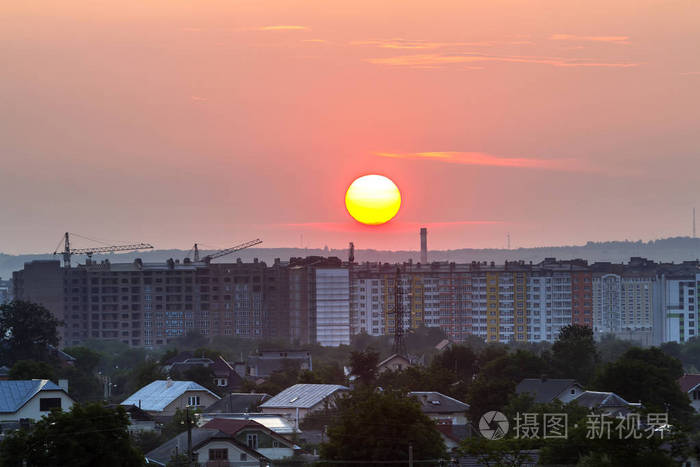 城市早上太阳图片图片