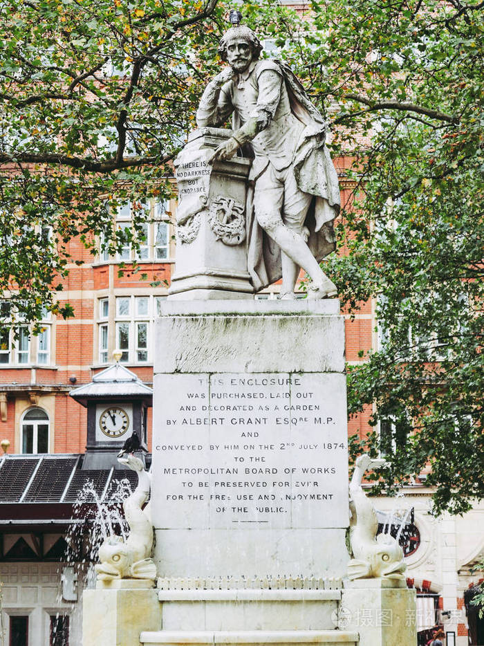 william 莎士比亚 (1874 年) 在伦敦英国莱斯特广场的雕像