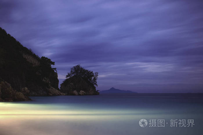 晚上在沙滩上