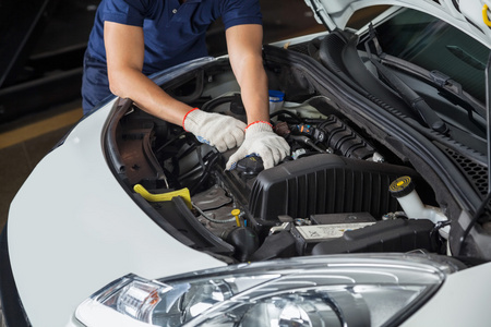 检查发动机机械检查汽车发动机照片