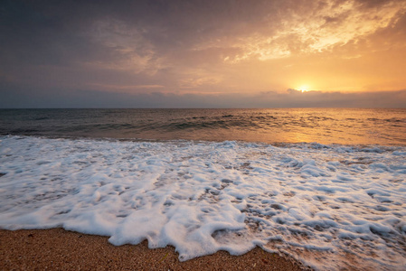 地中海日落波浪