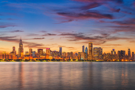 芝加哥, 伊利诺伊州, 美国市中心的地平线从密歇根湖黄昏