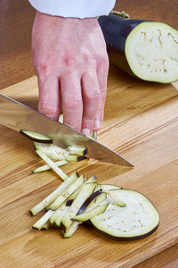 厨师切黄瓜洋葱系列充分烹饪食物食谱