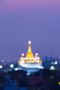 在黄昏时分，金山寺的抽象模糊散景