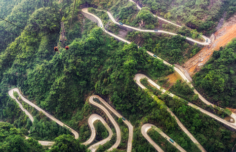 天山曲折的道路